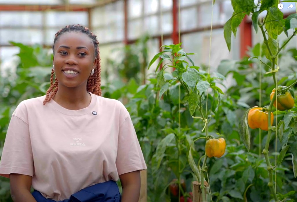 阿德莱德，一位来自卢旺达的小农户，她的生活因国际农业发展基金的支持而改变。